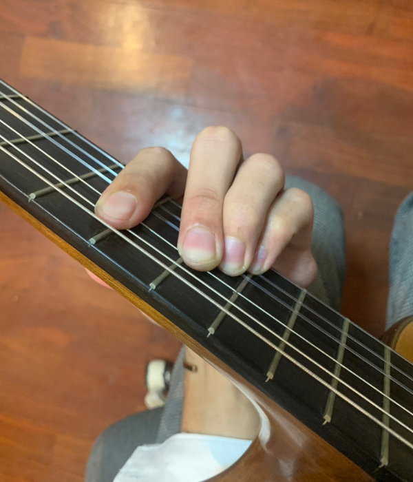รูปมือจับคอร์ด E แบบทาบ